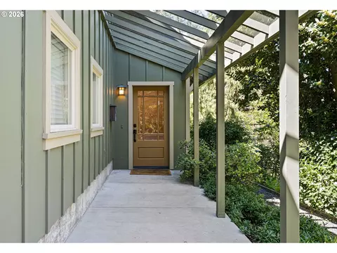 Exterior - 2089 Graham Dr, Eugene, OR 97405 photo 3 of 9