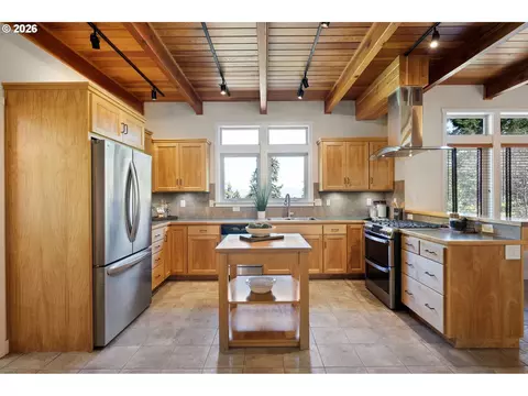 Kitchen - 2089 Graham Dr, Eugene, OR 97405 photo 2 of 3