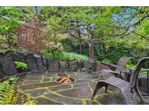 Exterior - 2089 Graham Dr, Eugene, OR 97405 photo 6 of 9