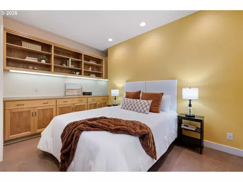 Bedroom - 2089 Graham Dr, Eugene, OR 97405 photo 5 of 5