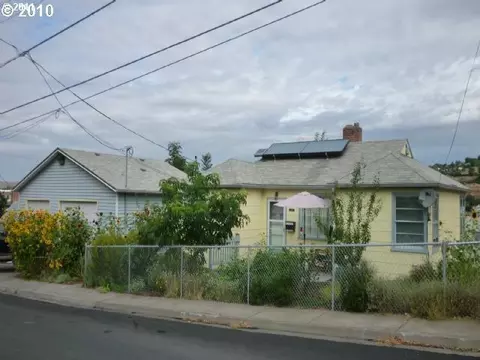 319 SE Goodwin Ave, Pendleton, OR 97801 photo 1