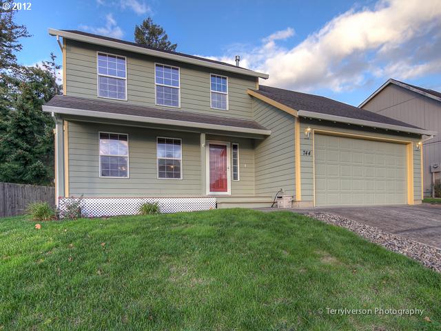 744 SE Hacienda Cir, Gresham, OR 97080 photo 1