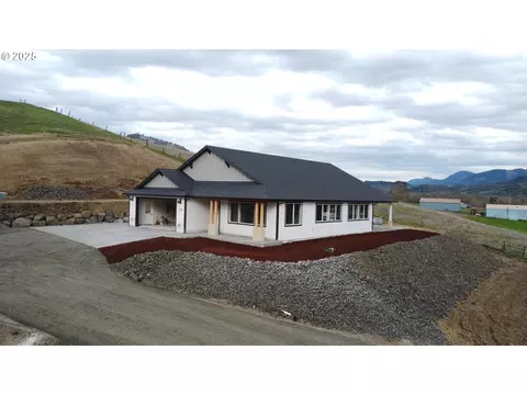 2782 Roberts Creek Rd, Roseburg, OR 97470