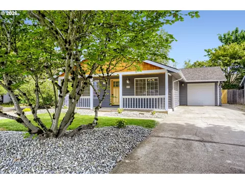 218 SW 11th St, Dundee, OR 97115