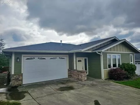 953 Inlet Loop, Coos Bay, OR 97420