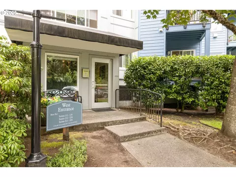 8720 SW Tualatin Rd #324, Tualatin, OR 97062