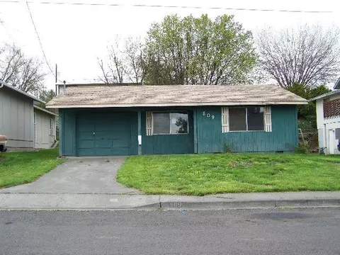 809 SE 8th St, Pendleton, OR 97801 photo 1