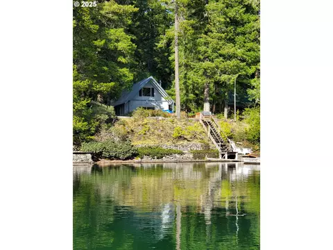 Cabin 11 Northwoods, Cougar, WA 98616