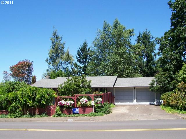 2247 W 28th Ave, Eugene, OR 97405 photo 1