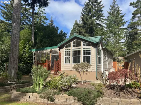 255 Outer Dr, Florence, OR 97439