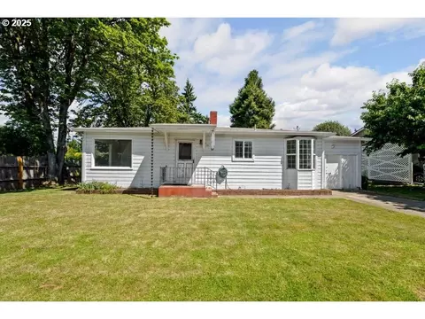 161 1st St, Dillard, OR 97432