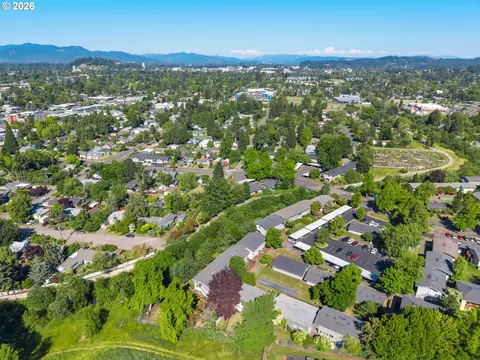View/Area - 2187 W 15th Ct, Eugene, OR 97402 photo 2 of 4