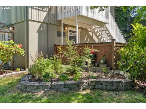 Exterior - 2187 W 15th Ct, Eugene, OR 97402 photo 8 of 15