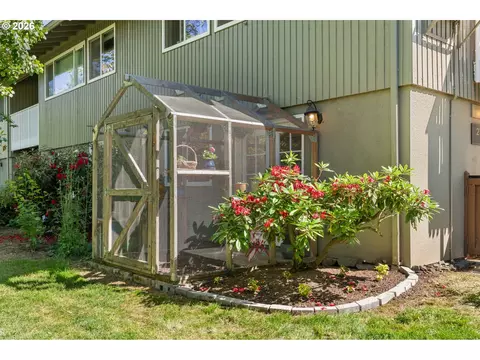 Exterior - 2187 W 15th Ct, Eugene, OR 97402 photo 6 of 15