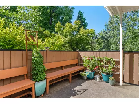 Exterior - 2187 W 15th Ct, Eugene, OR 97402 photo 1 of 15