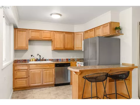 Kitchen - 2187 W 15th Ct, Eugene, OR 97402 photo 2 of 5