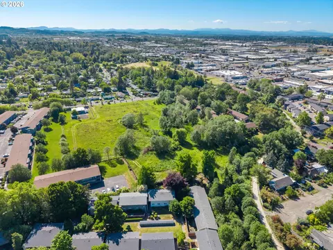 View/Area - 2187 W 15th Ct, Eugene, OR 97402 photo 3 of 4