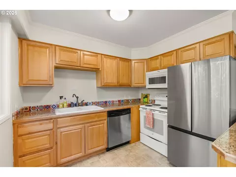 Kitchen - 2187 W 15th Ct, Eugene, OR 97402 photo 3 of 5