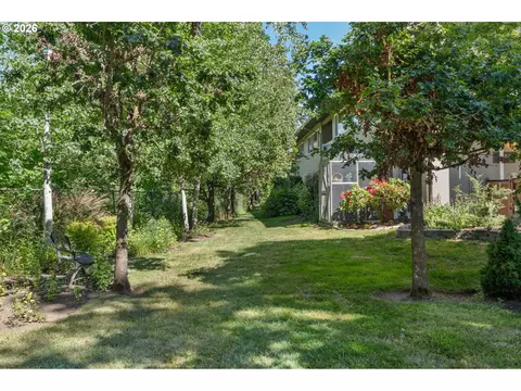Exterior - 2187 W 15th Ct, Eugene, OR 97402 photo 14 of 15