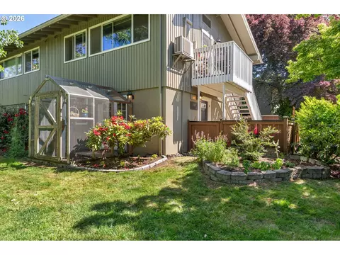 Exterior - 2187 W 15th Ct, Eugene, OR 97402 photo 5 of 15