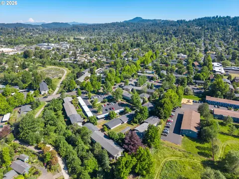 View/Area - 2187 W 15th Ct, Eugene, OR 97402 photo 1 of 4