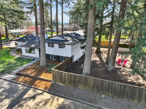 320 SW 8th Cir, Troutdale, OR 97060