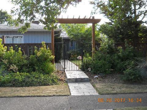 242 Roan Dr, Eugene, OR 97401 photo 1