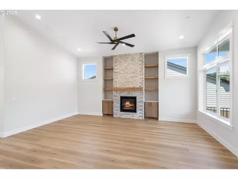 769 Riley Dr, Silverton, OR 97381 photo 8