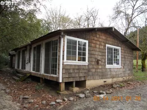 3642 Glenbrook Loop Rd, Riddle, OR 97469 photo 1