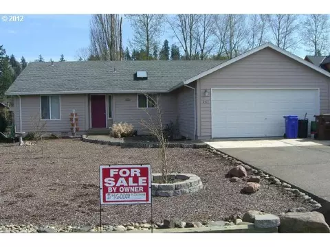 565 Edgewater Rd, Gladstone, OR 97027 photo 1