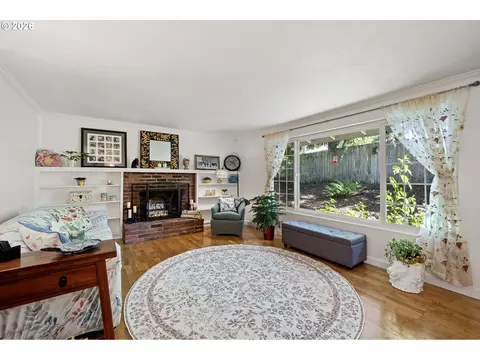 Living - 18 E 47th Ave, Eugene, OR 97405 photo 1 of 2