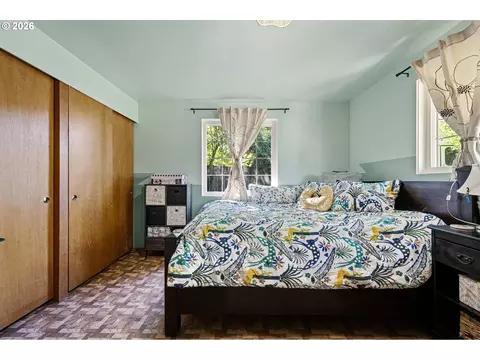 Bedroom - 18 E 47th Ave, Eugene, OR 97405 photo 2 of 6