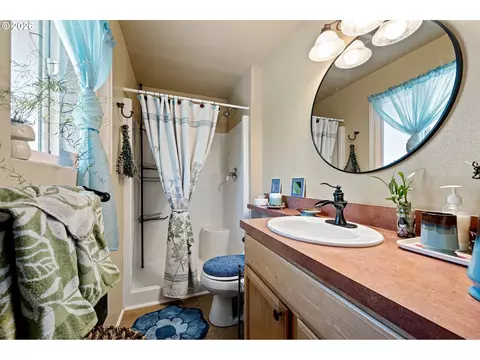 Bath - 18 E 47th Ave, Eugene, OR 97405 photo 1 of 3