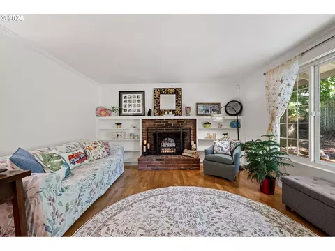 Living - 18 E 47th Ave, Eugene, OR 97405 photo 2 of 2