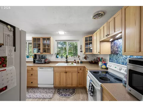 Kitchen - 18 E 47th Ave, Eugene, OR 97405 photo 1 of 4