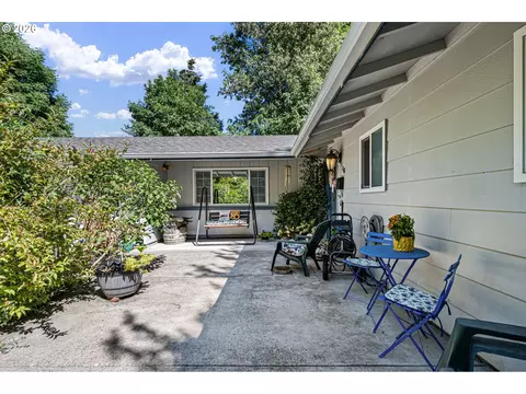 Exterior - 18 E 47th Ave, Eugene, OR 97405 photo 11 of 13
