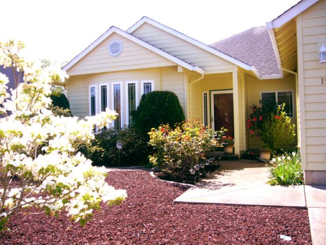 1915 Westlake Loop, Newberg, OR 97132 photo 1