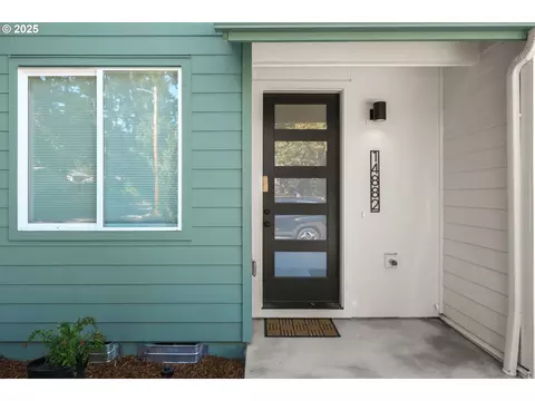 14882 NE Couch St #14, Portland, OR 97230