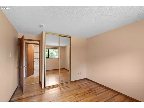 Bedroom - 505 NE Dexter Ct, Gresham, OR 97030 photo 6 of 6