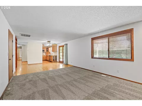 Living - 505 NE Dexter Ct, Gresham, OR 97030 photo 9 of 10