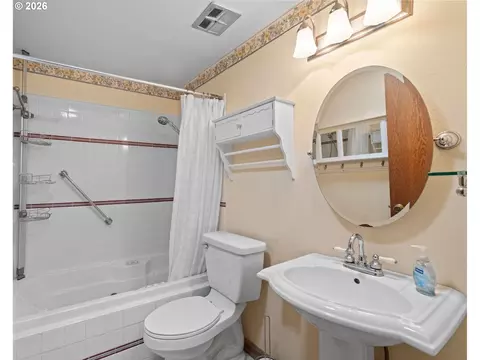 Bath - 505 NE Dexter Ct, Gresham, OR 97030 photo 2 of 2