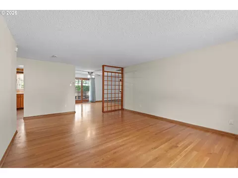 Living - 505 NE Dexter Ct, Gresham, OR 97030 photo 1 of 10