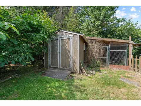 Exterior - 505 NE Dexter Ct, Gresham, OR 97030 photo 8 of 9
