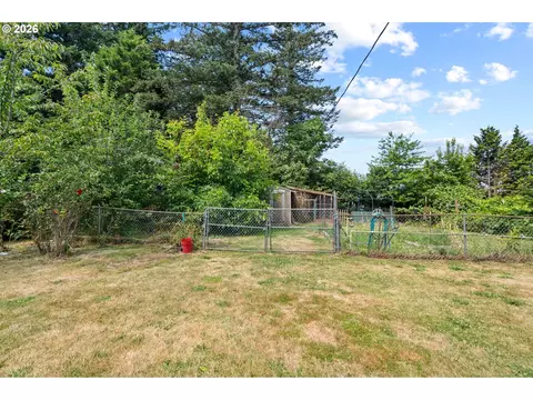 Exterior - 505 NE Dexter Ct, Gresham, OR 97030 photo 7 of 9
