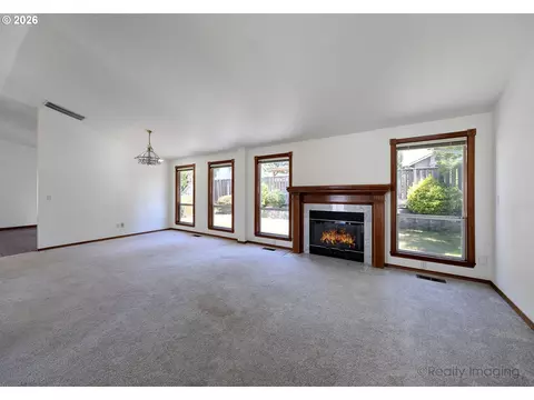Living - 254 SW Nancy Cir, Gresham, OR 97030 photo 1 of 9