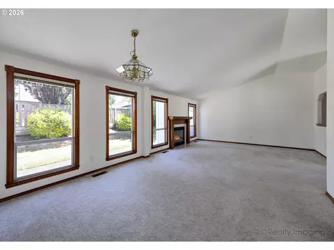 Living - 254 SW Nancy Cir, Gresham, OR 97030 photo 2 of 9