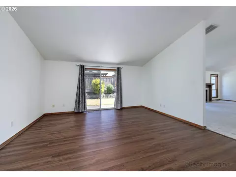Living - 254 SW Nancy Cir, Gresham, OR 97030 photo 7 of 9