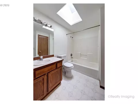 Bath - 254 SW Nancy Cir, Gresham, OR 97030 photo 3 of 3