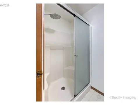 Bath - 254 SW Nancy Cir, Gresham, OR 97030 photo 2 of 3