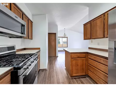 Kitchen - 254 SW Nancy Cir, Gresham, OR 97030 photo 1 of 3
